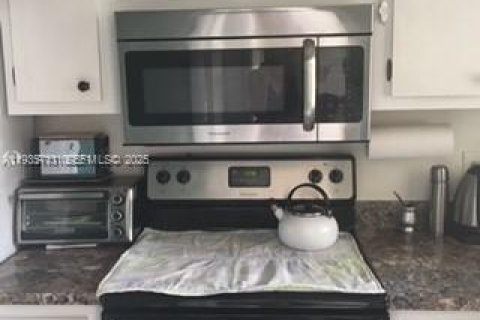 Condominio en venta en Hallandale Beach, Florida, 1 dormitorio, 57.6 m2 № 1993847 - foto 9