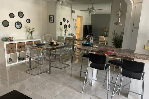 Condominio en venta en Hallandale Beach, Florida, 1 dormitorio, 57.6 m2 № 1993847 - foto 7