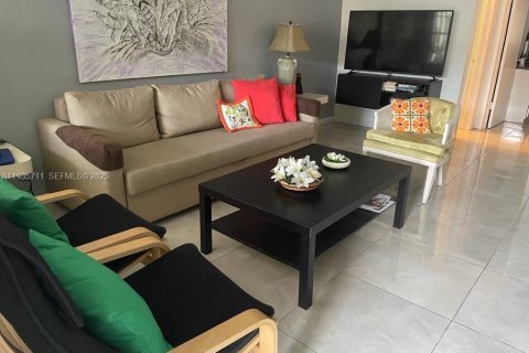 Condominio en venta en Hallandale Beach, Florida, 1 dormitorio, 57.6 m2 № 1993847 - foto 5