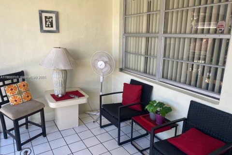Condominio en venta en Hallandale Beach, Florida, 1 dormitorio, 57.6 m2 № 1993847 - foto 3