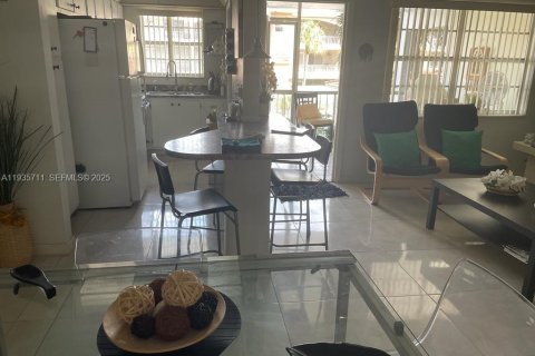 Condominio en venta en Hallandale Beach, Florida, 1 dormitorio, 57.6 m2 № 1993847 - foto 8
