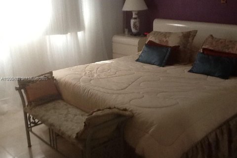 Condominio en venta en Hallandale Beach, Florida, 1 dormitorio, 57.6 m2 № 1993847 - foto 12