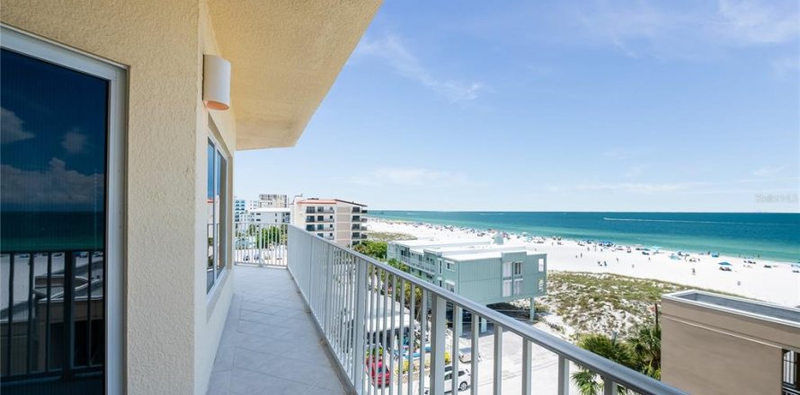 Condominio en Clearwater, Florida, 3 dormitorios № 2107131