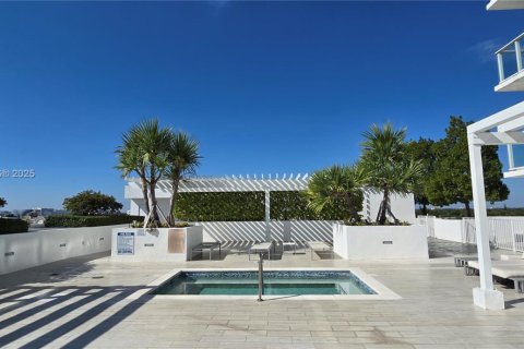 Condominio en venta en Miami, Florida, 1 dormitorio, 67.82 m2 № 1973142 - foto 11