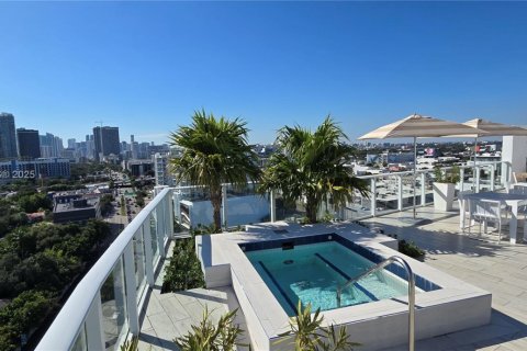 Condominio en venta en Miami, Florida, 1 dormitorio, 67.82 m2 № 1973142 - foto 4