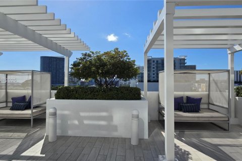 Condominio en venta en Miami, Florida, 1 dormitorio, 67.82 m2 № 1973142 - foto 8