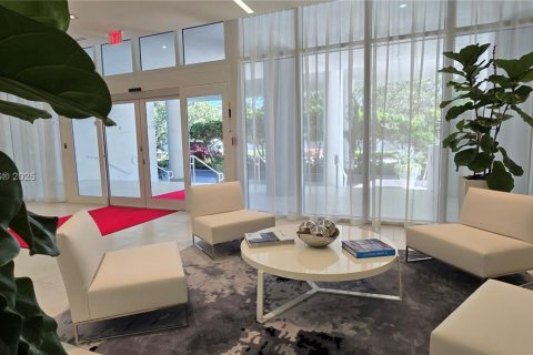 Condominio en venta en Miami, Florida, 1 dormitorio, 67.82 m2 № 1973142 - foto 30