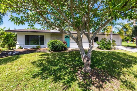 Villa ou maison à vendre à Sarasota, Floride: 2 chambres, 131.92 m2 № 1879561 - photo 2
