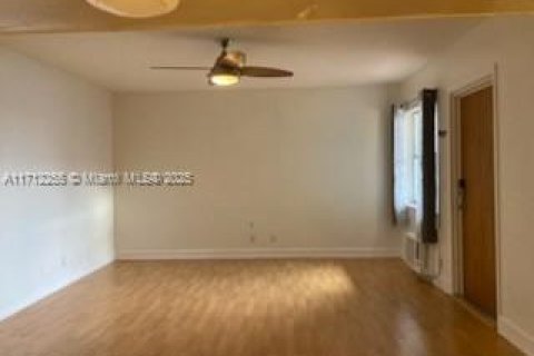 Condo in Fort Lauderdale, Florida, 1 bedroom  № 1464260 - photo 12