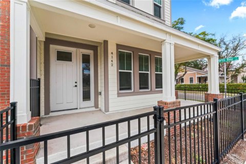 Townhouse in Tampa, Florida 4 bedrooms, 231.79 sq.m. № 1538957 - photo 2