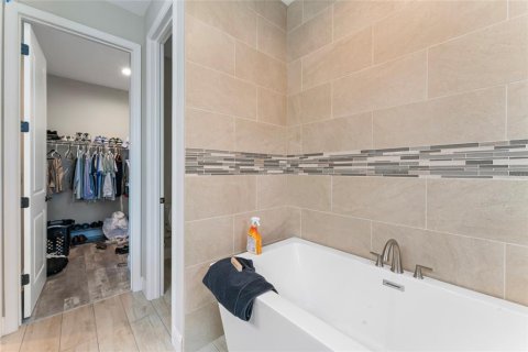 Townhouse in Tampa, Florida 4 bedrooms, 231.79 sq.m. № 1538957 - photo 24