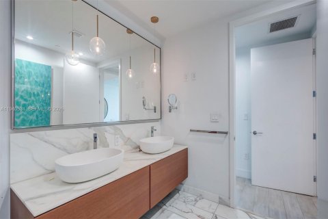 Copropriété à louer à Bal Harbour, Floride: 1 chambre, 117.71 m2 № 2152702 - photo 23