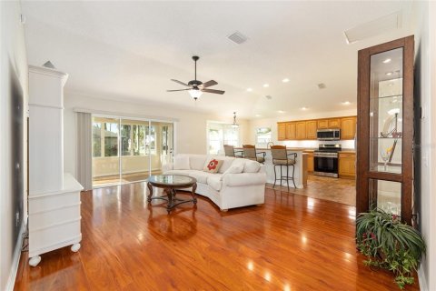 House in The Villages, Florida 3 bedrooms, 138.24 sq.m. № 1837506 - photo 15