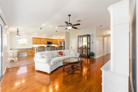 House in The Villages, Florida 3 bedrooms, 138.24 sq.m. № 1837506 - photo 17