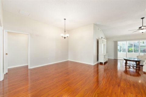 House in The Villages, Florida 3 bedrooms, 138.24 sq.m. № 1837506 - photo 12