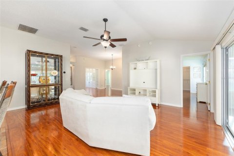 House in The Villages, Florida 3 bedrooms, 138.24 sq.m. № 1837506 - photo 16