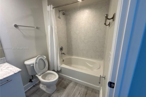 Condominio en alquiler en Miami, Florida, 2 dormitorios, 91.6 m2 № 2031977 - foto 12