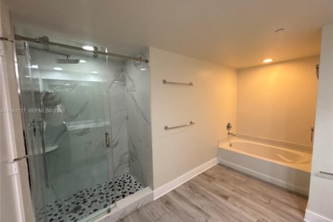 Condominio en alquiler en Miami, Florida, 2 dormitorios, 91.6 m2 № 2031977 - foto 10