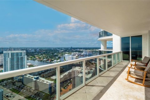 Condo in Hallandale Beach, Florida, 2 bedrooms  № 2052772 - photo 26