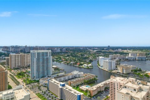 Condo in Hallandale Beach, Florida, 2 bedrooms  № 2052772 - photo 28