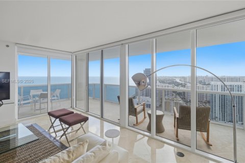 Condo in Hallandale Beach, Florida, 2 bedrooms  № 2052772 - photo 9