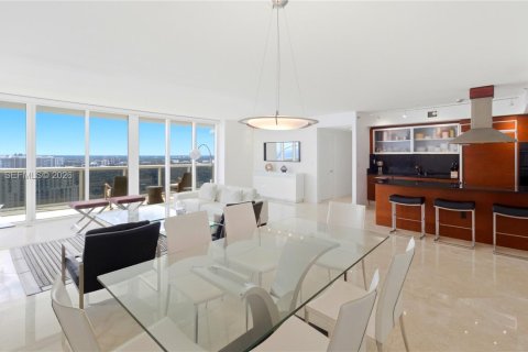 Condo in Hallandale Beach, Florida, 2 bedrooms  № 2052772 - photo 4