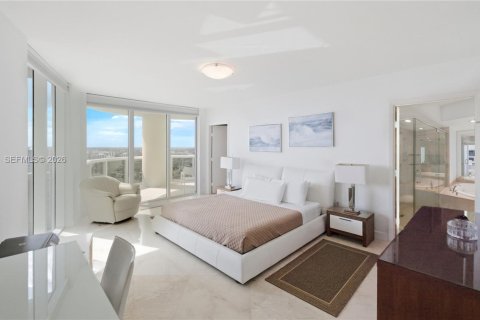 Condo in Hallandale Beach, Florida, 2 bedrooms  № 2052772 - photo 14