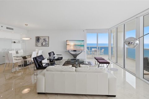 Condo in Hallandale Beach, Florida, 2 bedrooms  № 2052772 - photo 3
