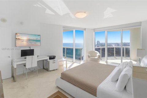 Condo in Hallandale Beach, Florida, 2 bedrooms  № 2052772 - photo 15