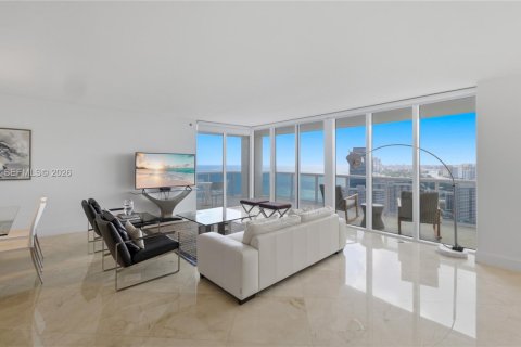 Condo in Hallandale Beach, Florida, 2 bedrooms  № 2052772 - photo 8