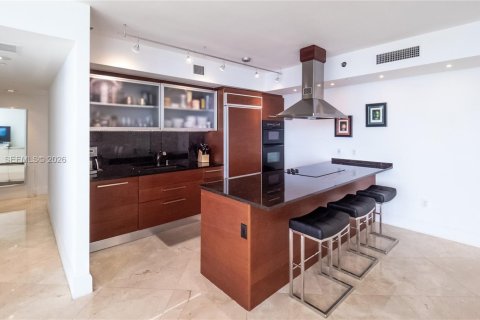 Condo in Hallandale Beach, Florida, 2 bedrooms  № 2052772 - photo 11
