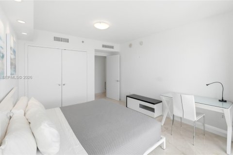 Condo in Hallandale Beach, Florida, 2 bedrooms  № 2052772 - photo 22