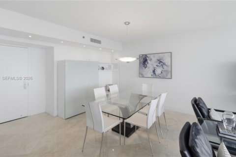 Condo in Hallandale Beach, Florida, 2 bedrooms  № 2052772 - photo 12