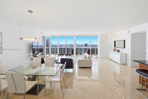 Condo in Hallandale Beach, Florida, 2 bedrooms  № 2052772 - photo 7