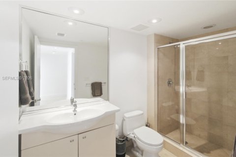 Condo in Hallandale Beach, Florida, 2 bedrooms  № 2052772 - photo 23