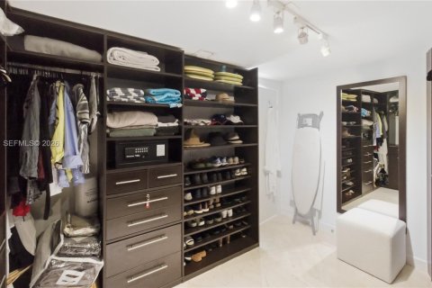 Condo in Hallandale Beach, Florida, 2 bedrooms  № 2052772 - photo 20