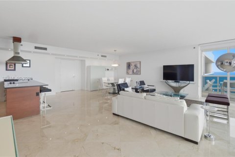 Condo in Hallandale Beach, Florida, 2 bedrooms  № 2052772 - photo 10