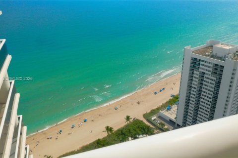 Condo in Hallandale Beach, Florida, 2 bedrooms  № 2052772 - photo 30
