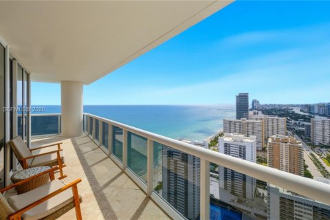 Condo in Hallandale Beach, Florida, 2 bedrooms  № 2052772