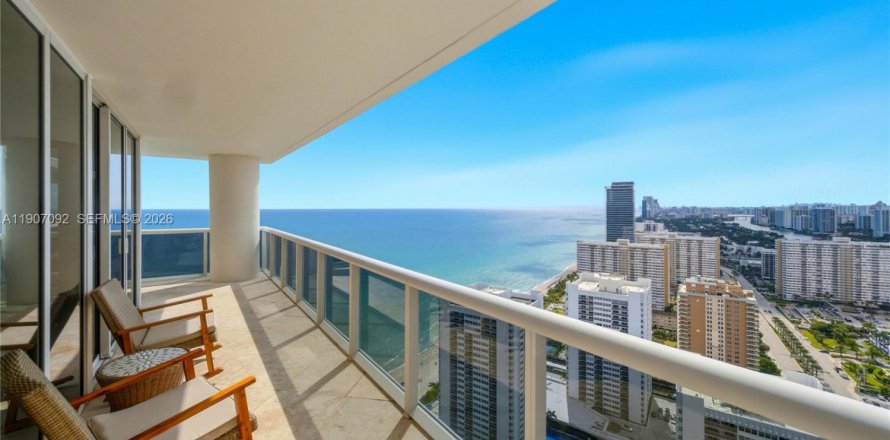 Condo in Hallandale Beach, Florida, 2 bedrooms  № 2052772