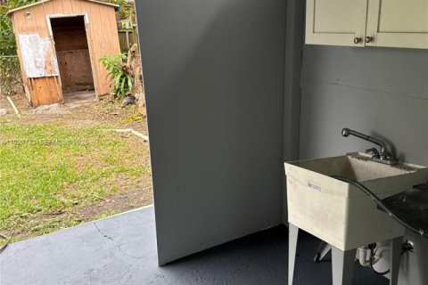 Commercial property in Miami, Florida 171.87 sq.m. № 1989575 - photo 14