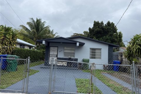 Commercial property in Miami, Florida 171.87 sq.m. № 1989575 - photo 3