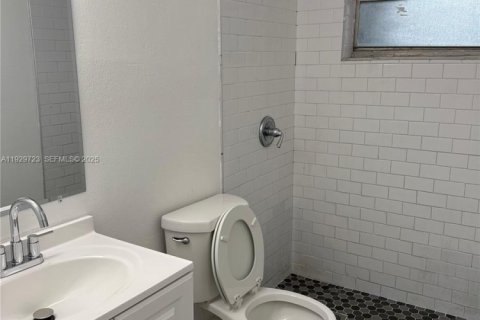 Commercial property in Miami, Florida 171.87 sq.m. № 1989575 - photo 11