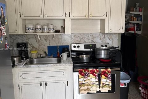 Commercial property in Miami, Florida 171.87 sq.m. № 1989575 - photo 10