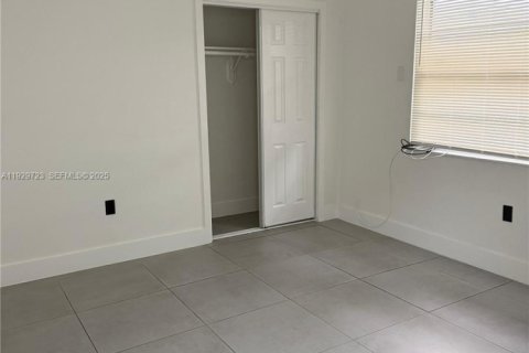 Commercial property in Miami, Florida 171.87 sq.m. № 1989575 - photo 9