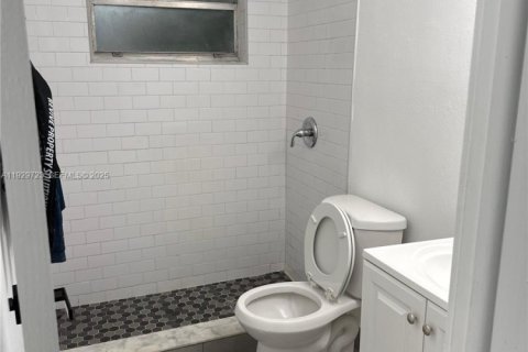 Commercial property in Miami, Florida 171.87 sq.m. № 1989575 - photo 4