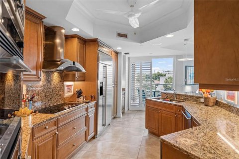 Condo in Saint Petersburg, Florida, 2 bedrooms № 2106699 - photo 13