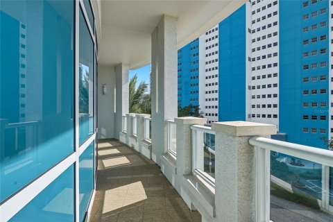 Condo in Saint Petersburg, Florida, 2 bedrooms № 2106699 - photo 26