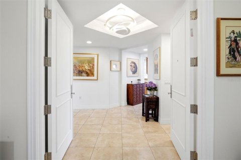 Condo in Saint Petersburg, Florida, 2 bedrooms № 2106699 - photo 3