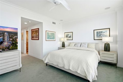 Condo in Saint Petersburg, Florida, 2 bedrooms № 2106699 - photo 17